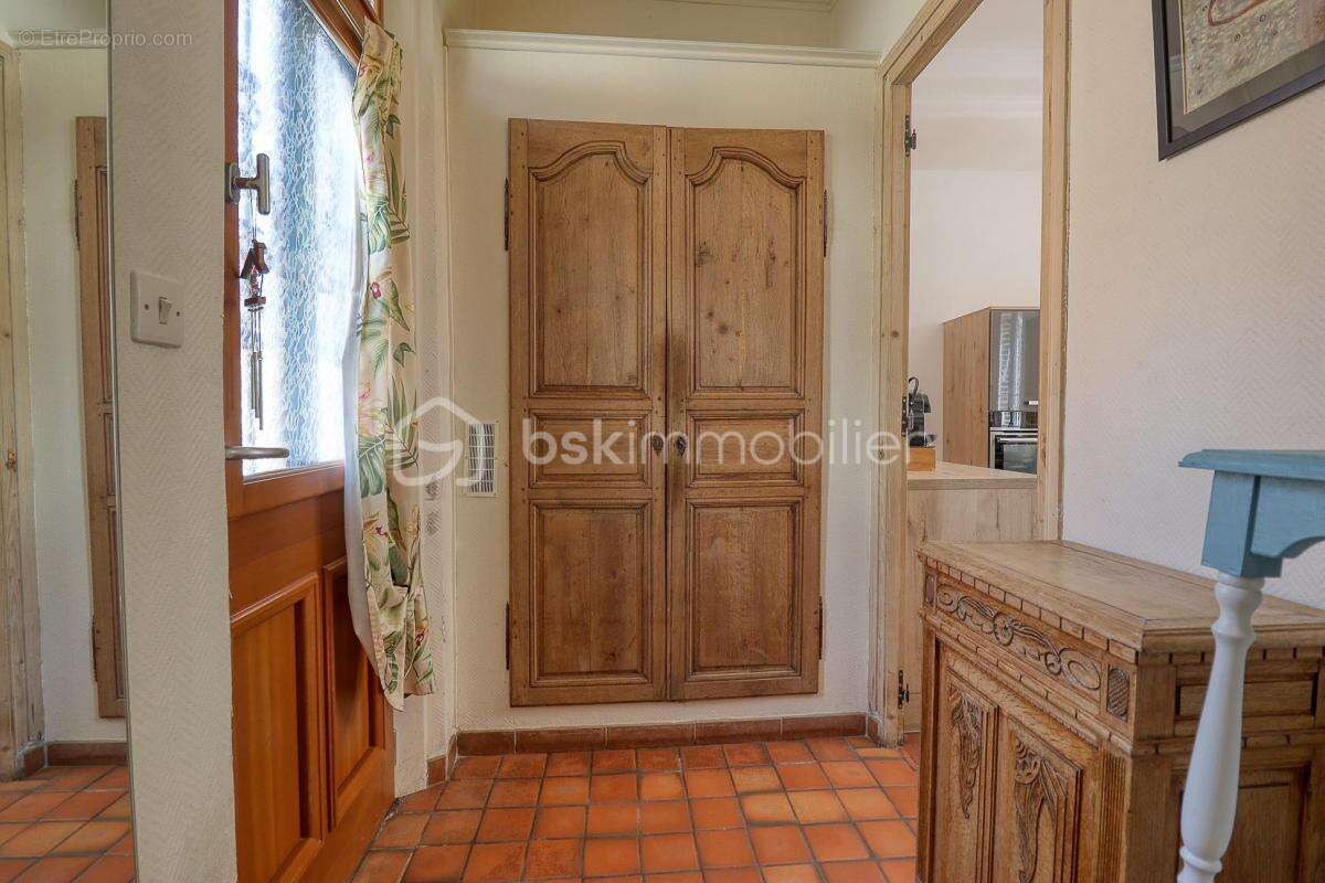 Maison de caractère 115 m² - 6 pièces - 3 chambres avec Jardin et Garage - photo 6