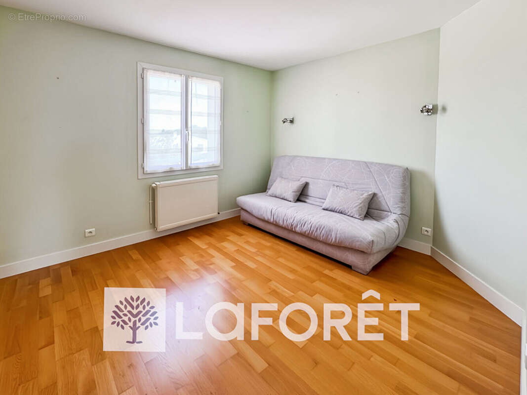 À vendre, maison contemporaine 4 pièce(s) 157 m2 avec un double-garage et piscine située entre GEMOZAC (17260) et SAINTES (17100 - photo 16