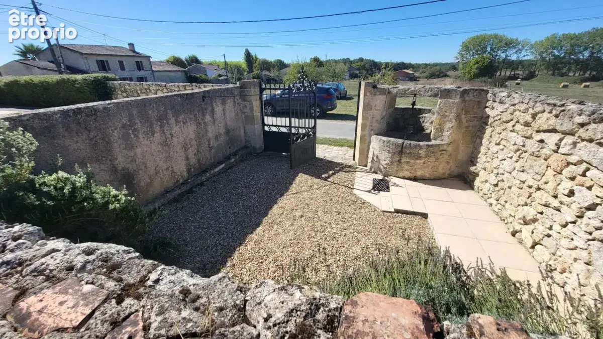 24610 Maison  en pierres dans un hameau .8 pièces . parcelle de 584 m² plus terrain de 1939 m2 - photo 4