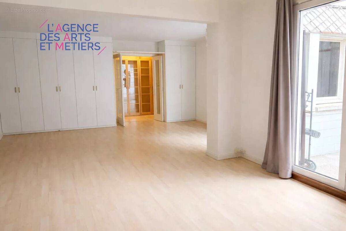Appartement à PARIS-3E