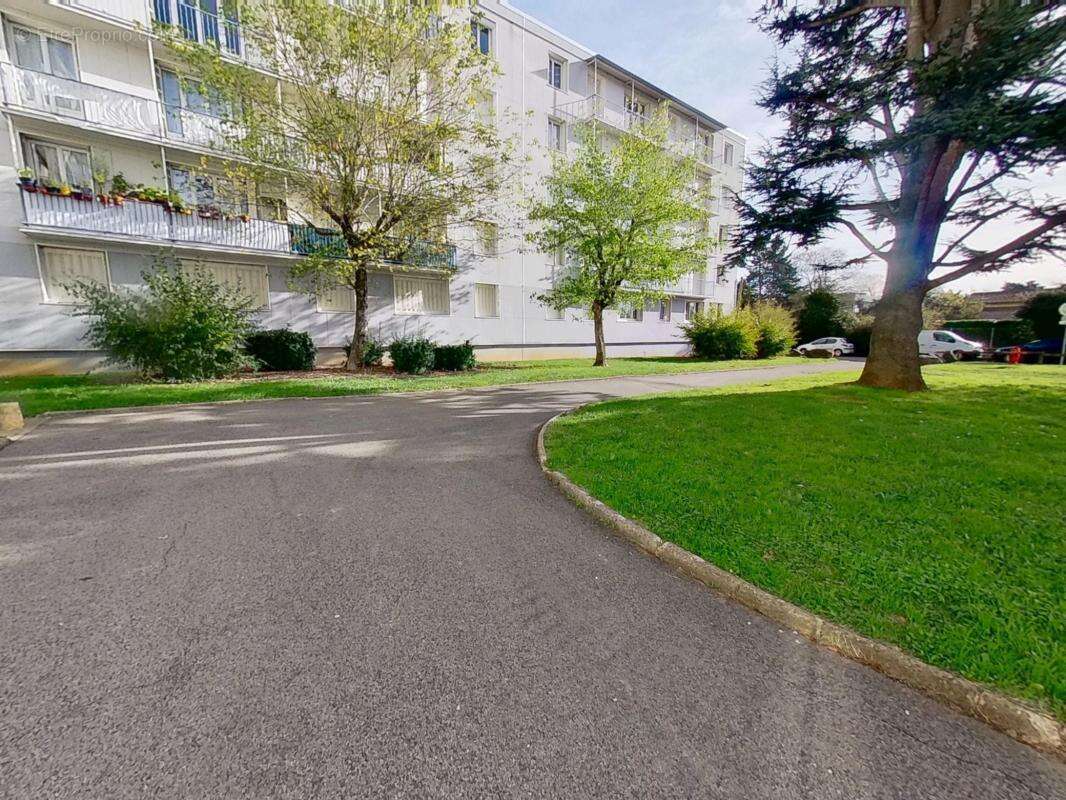 Appartement à MEYZIEU