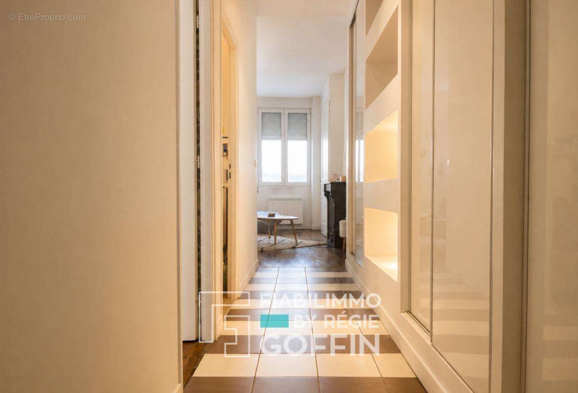 Charpennes / republique - t2 44,50m2 a la limite du 6 eme ar - photo 5
