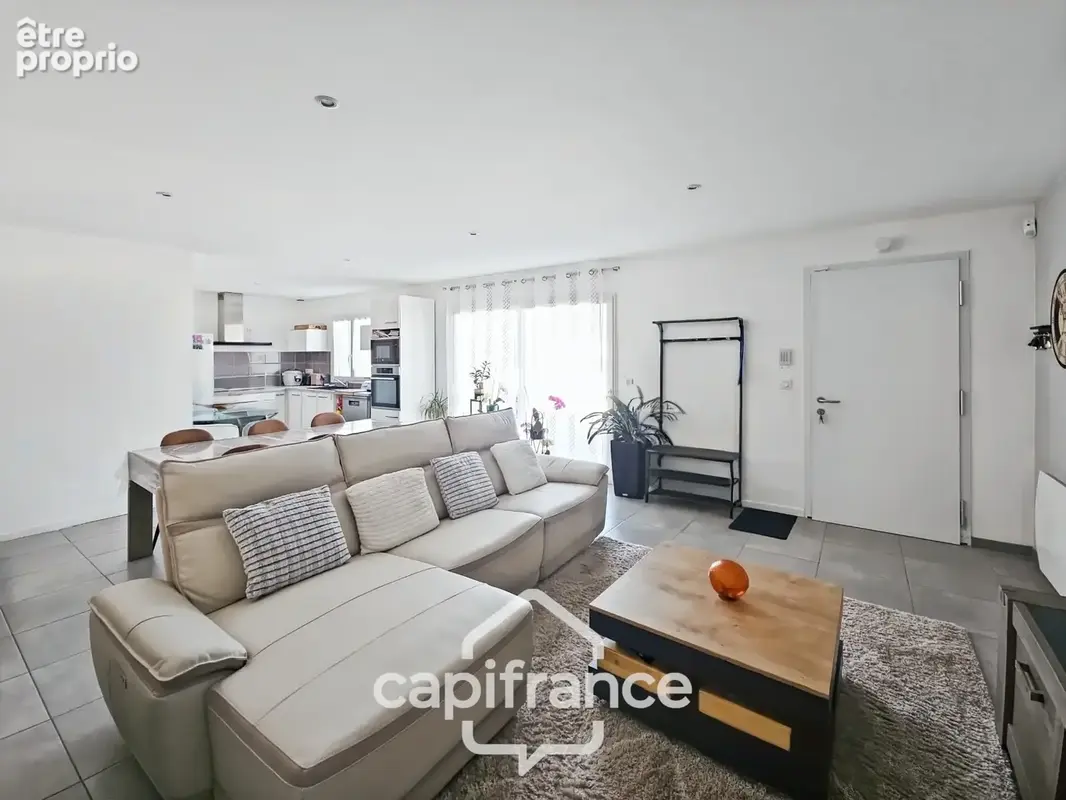 Maison de plain pied construite 2019, 3 chambres, jardin, garage, lumineuse, secteur calme, accès du jardin à la voie verte - photo 3