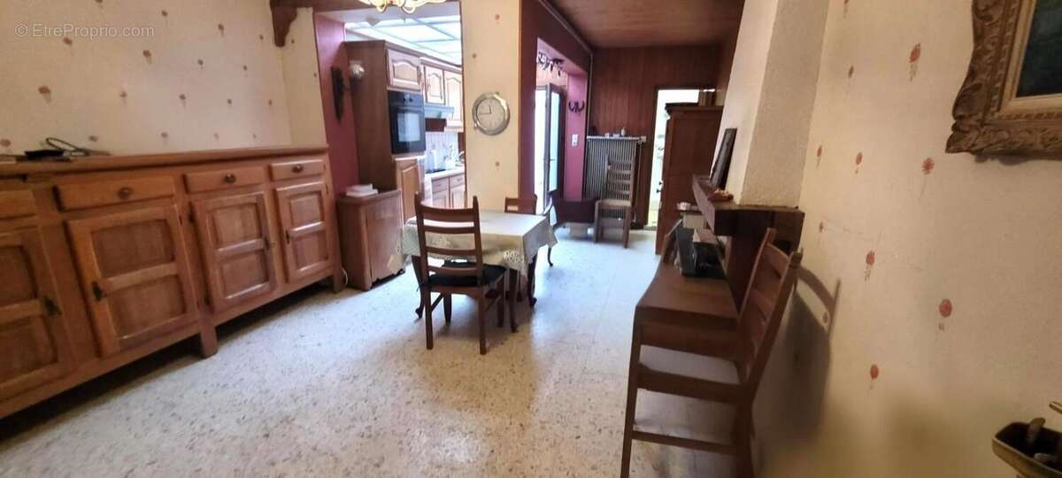 Maison à QUIEVRECHAIN