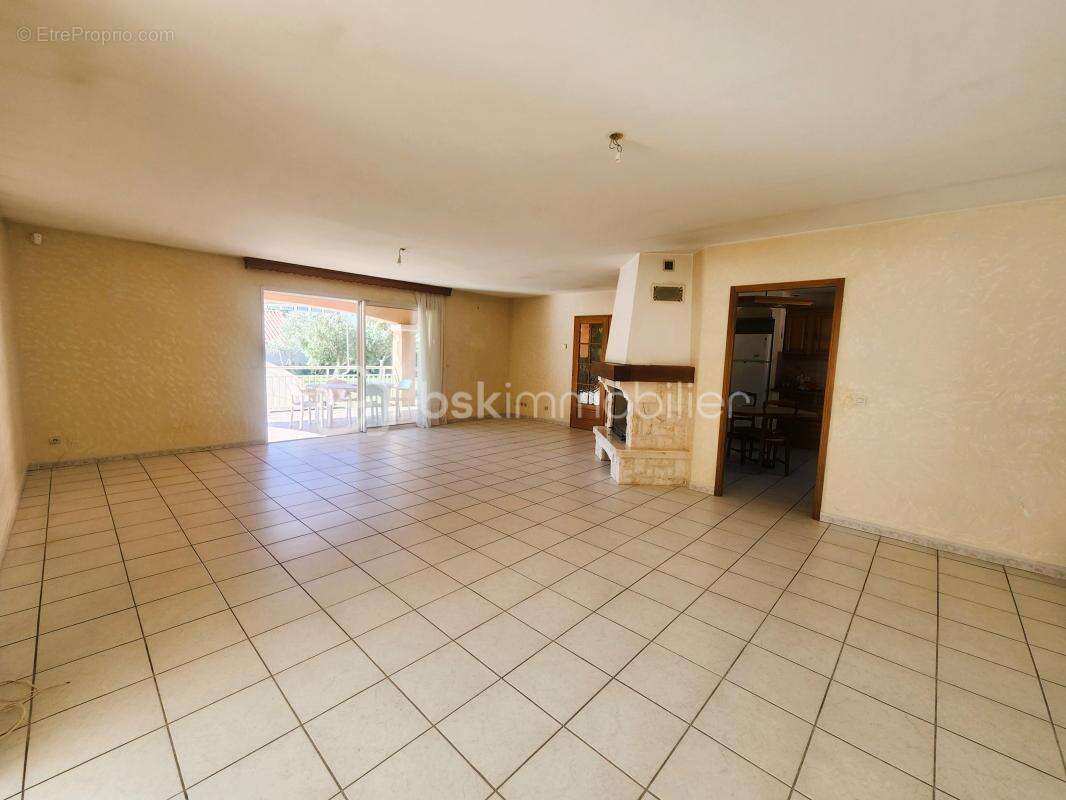 Maison à MONTELIMAR