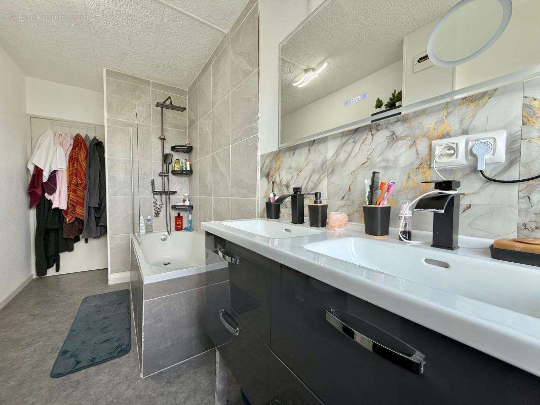 Appartement à CHENOVE
