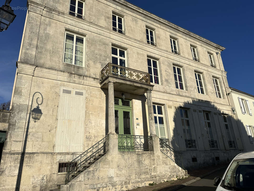 Maison à TONNAY-CHARENTE