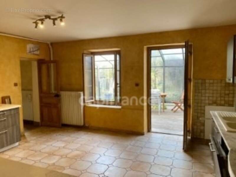 Maison à GREZIEU-LA-VARENNE