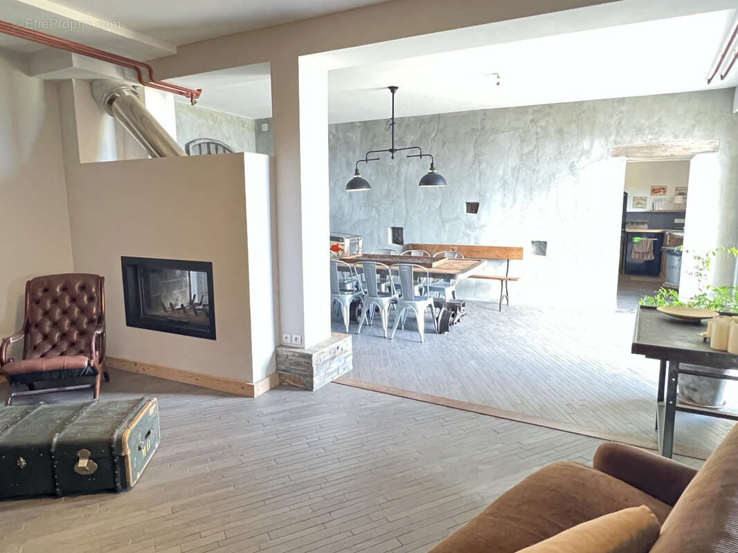 Maison à COLLONGES-SOUS-SALEVE