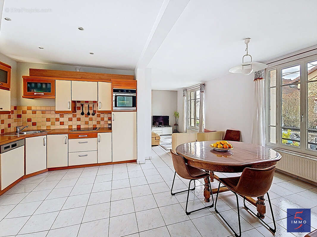 Maison à VAIRES-SUR-MARNE