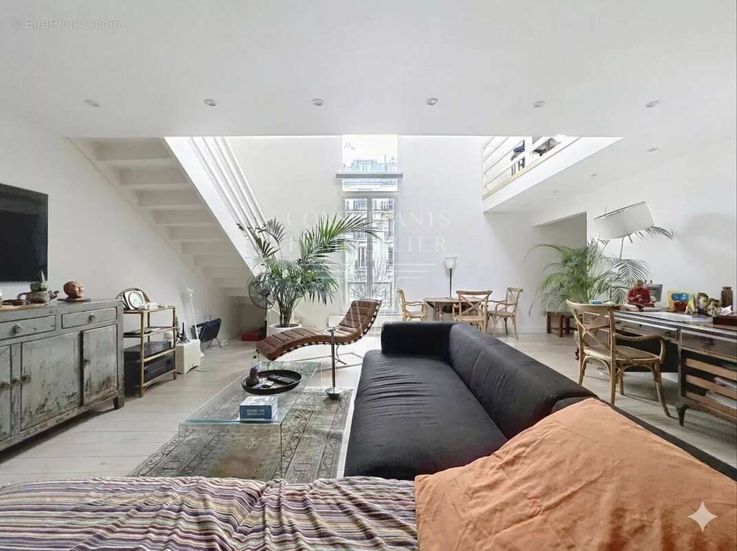 Appartement à PARIS-16E