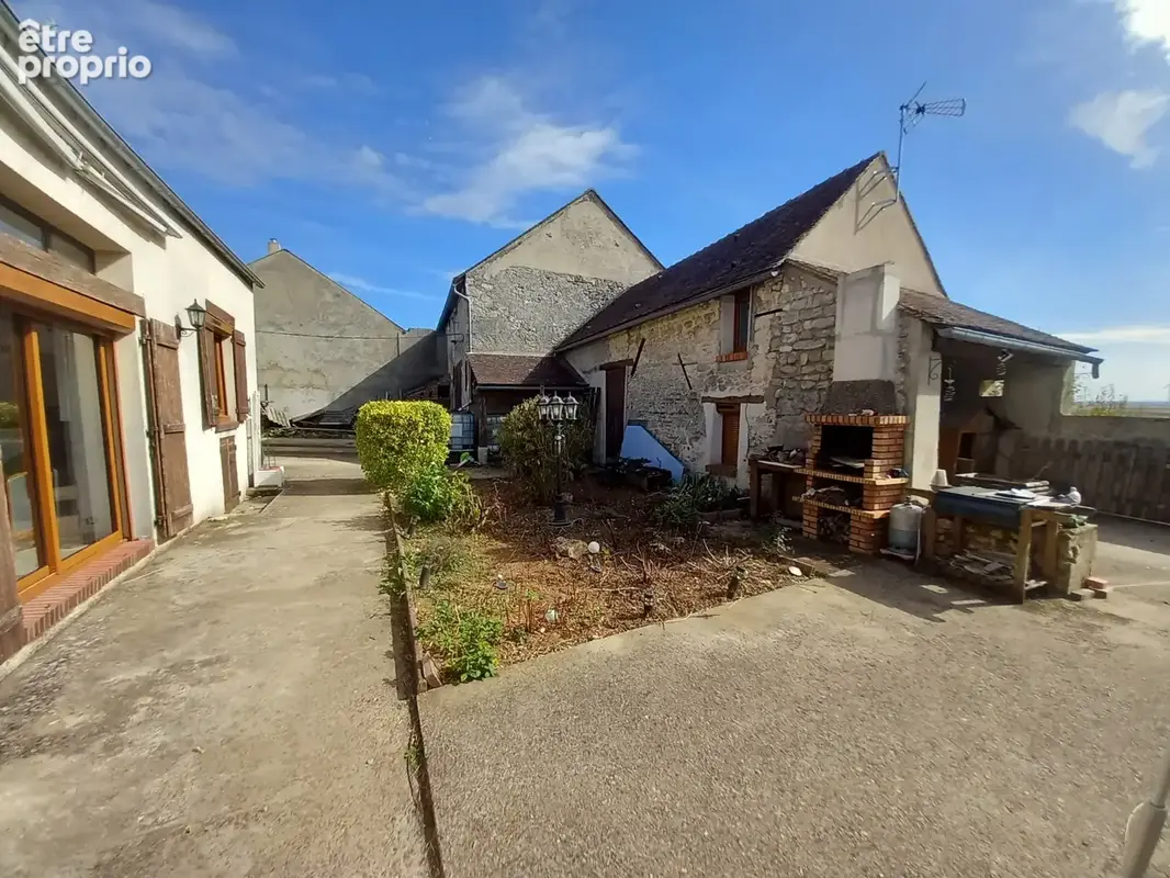 Maison de village 186 m2 habitables avec dépendances, studio et grand terrain - photo 5