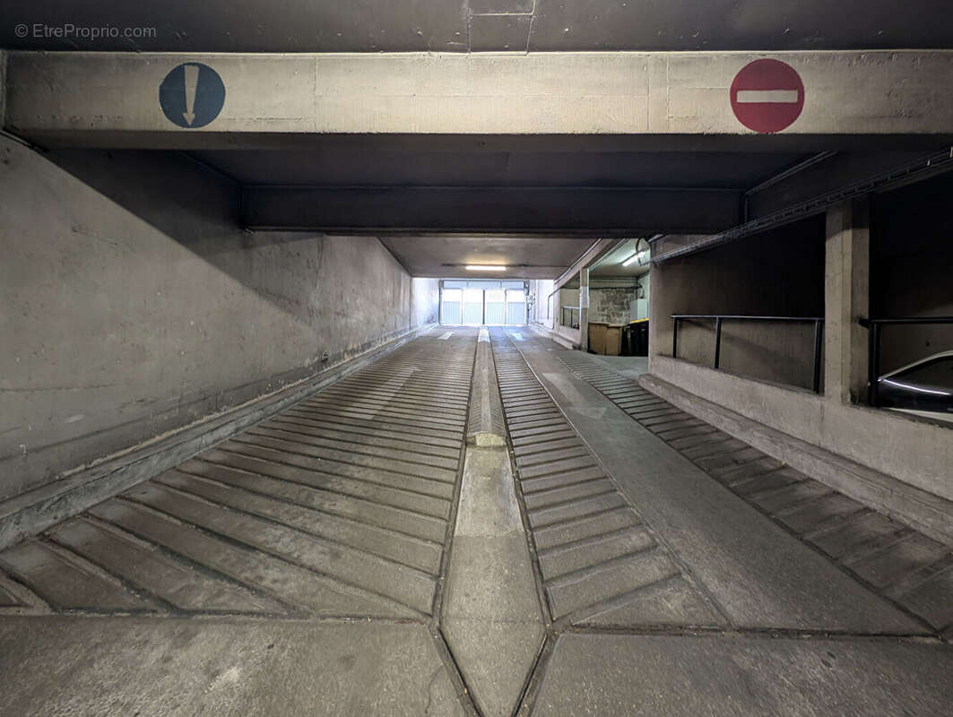 Parking Courbevoie - photo 3