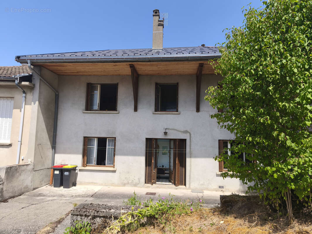 Maison à THEZILLIEU