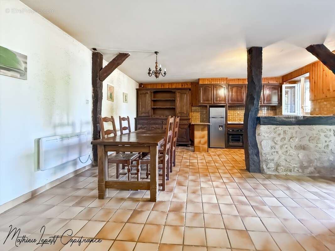 Maison en pierre apparente à vendre 3 pièces LA BACHELLERIE (24)  72 m² – 2 chambres – terrain 1744 M² - photo 4
