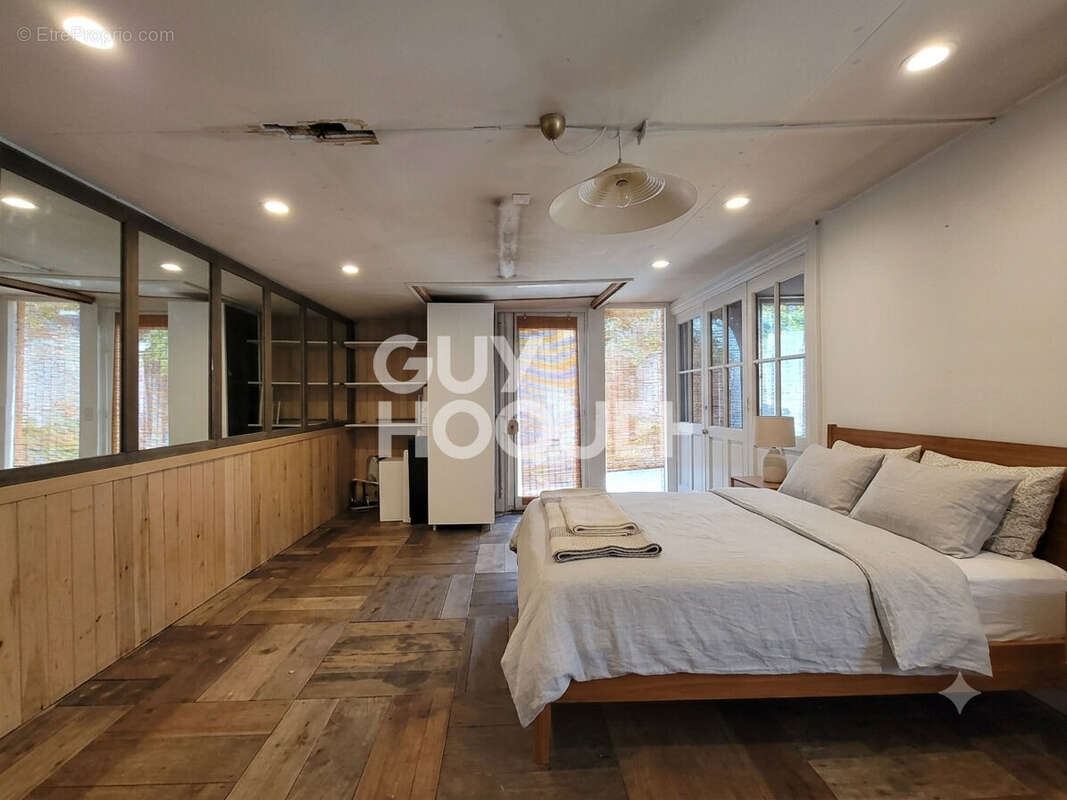 Maison de 100 m² avec beaux volumes et fort potentiel d'aménagement - photo 6