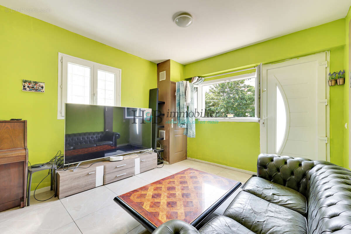 Rare à Noisy-le-Sec   Maison d’investissement de 381 m2 avec 13 espaces locatifs et fort potentiel de valorisa - photo 22