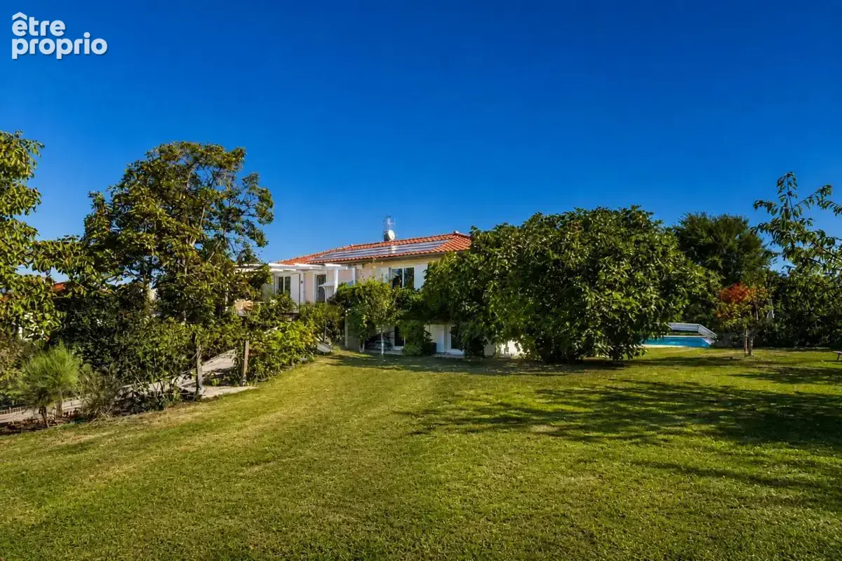 Maison de 8 pièces de 166 m² à Viry - photo 2