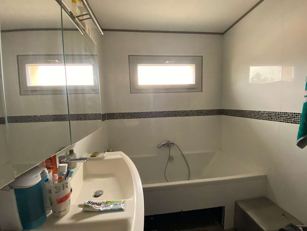 Commerce à SAINT-GENIS-LAVAL