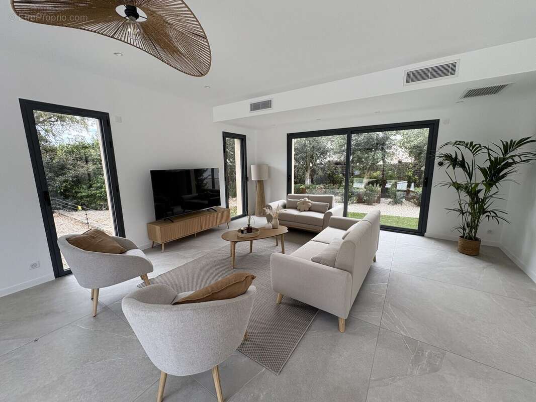 Maison à PLAN-DE-LA-TOUR