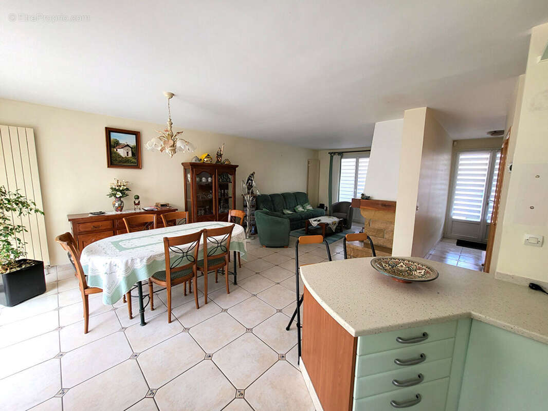 Maison à LES CLAYES-SOUS-BOIS