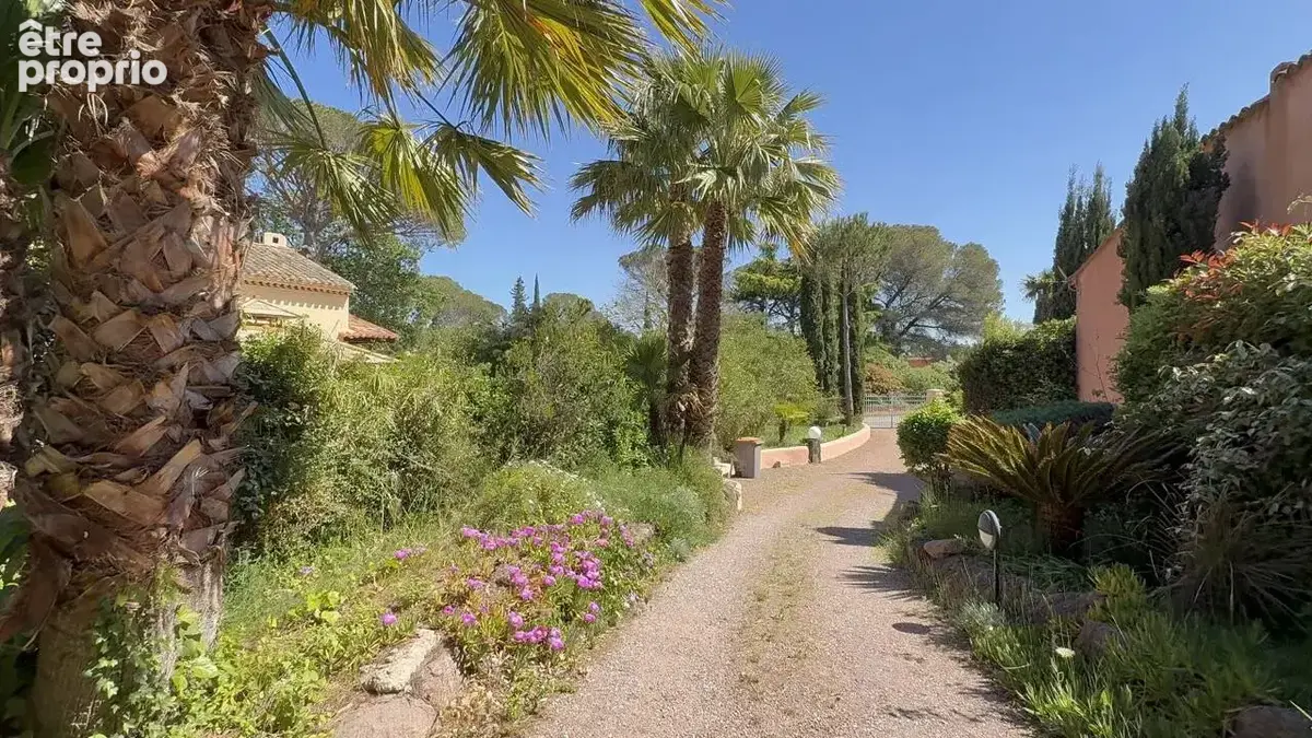 Villa 260m² avec piscine à Fréjus Valescure dans un domaine privé sur un terrain de 1750m² - photo 3