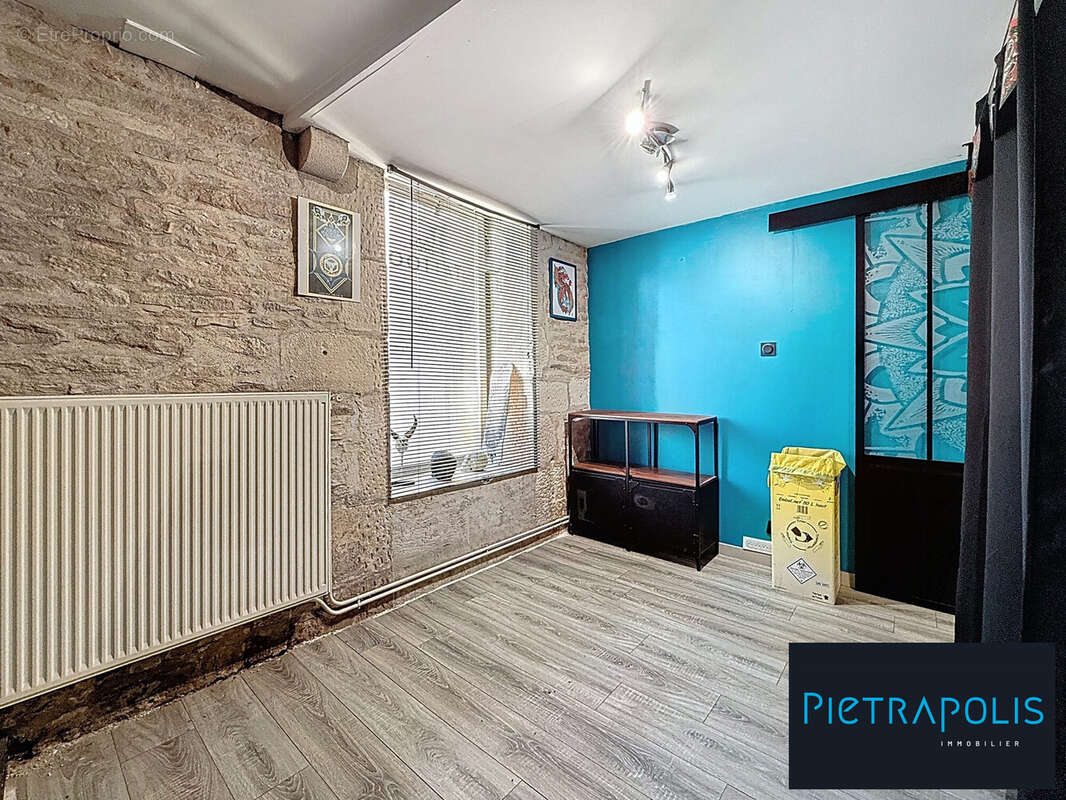 Commerce à IS-SUR-TILLE