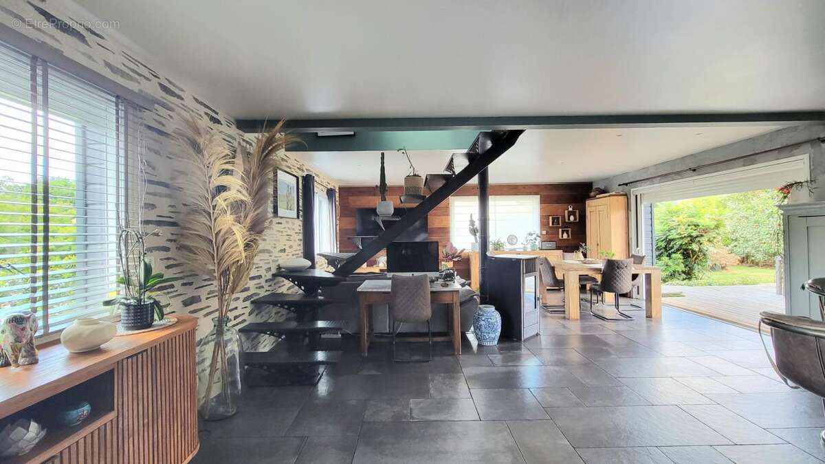 Maison à SAINT-LEGER-DES-BOIS