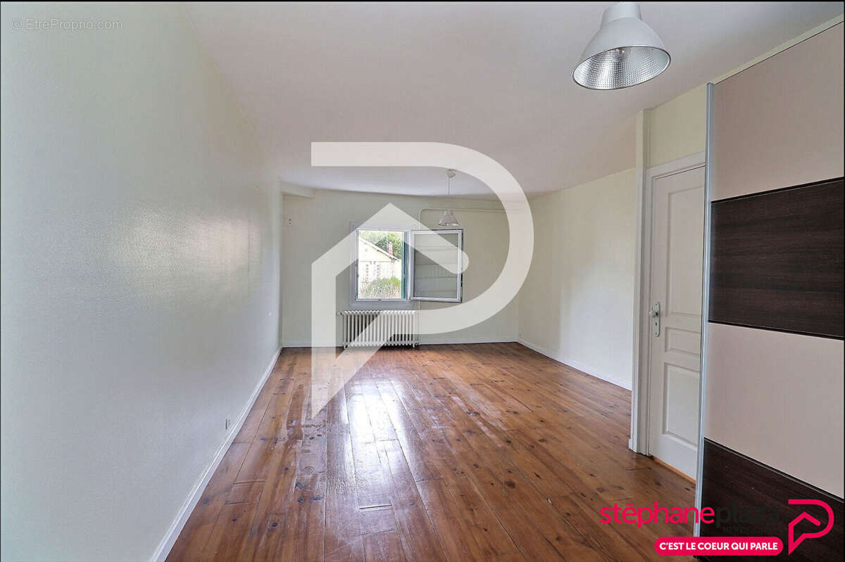 Maison à LE MESNIL-LE-ROI