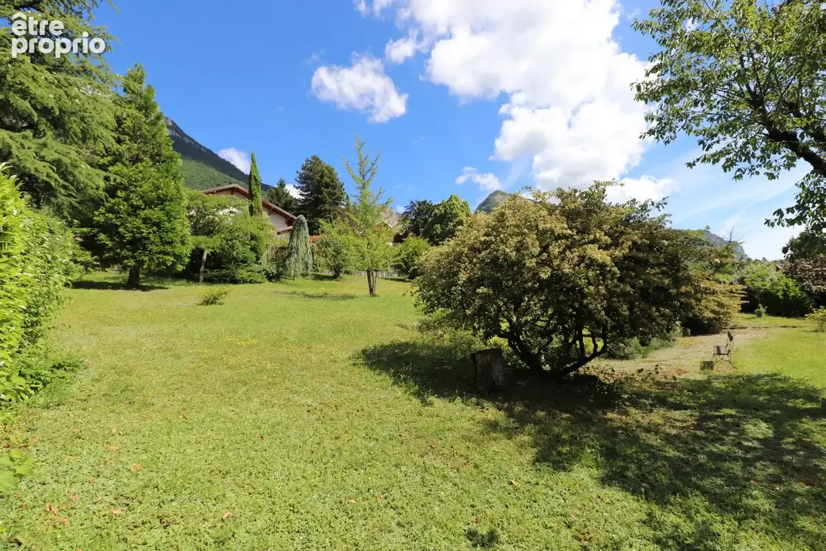 Maison 214 m² à Saint-Ismier  - photo 2