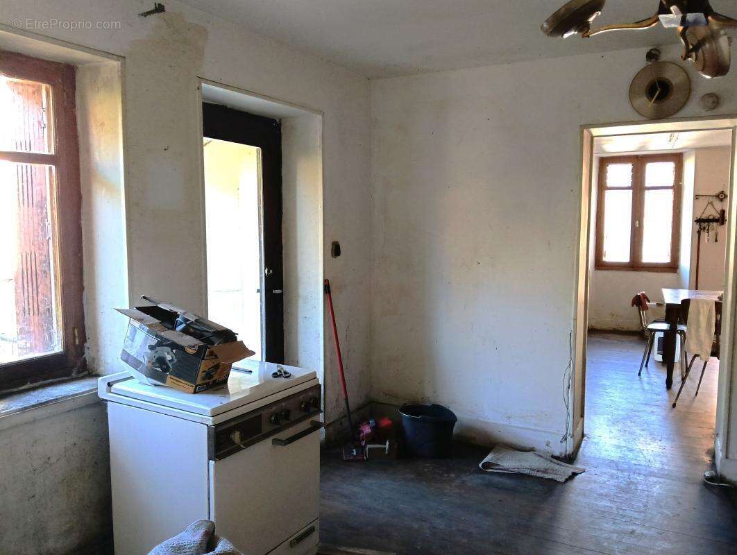 SOUS OFFRE ACCEPTEE - VIVIEZ - Maison 2/3 chambres, garage, jardin et caves - photo 7