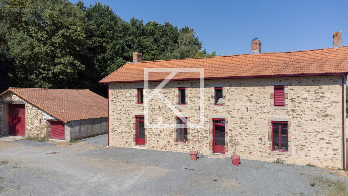 Maison à MESNARD-LA-BAROTIERE