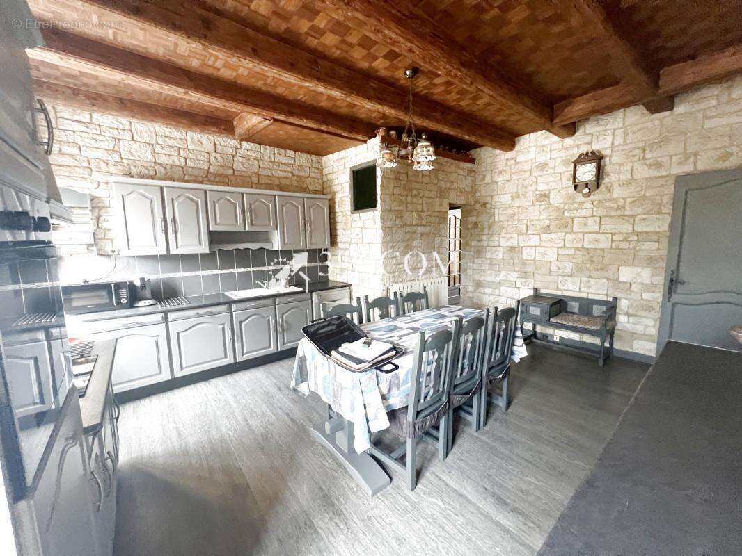 Maison Famialiale Spacieuse avec potentiel locatif 54300 Lun - photo 2