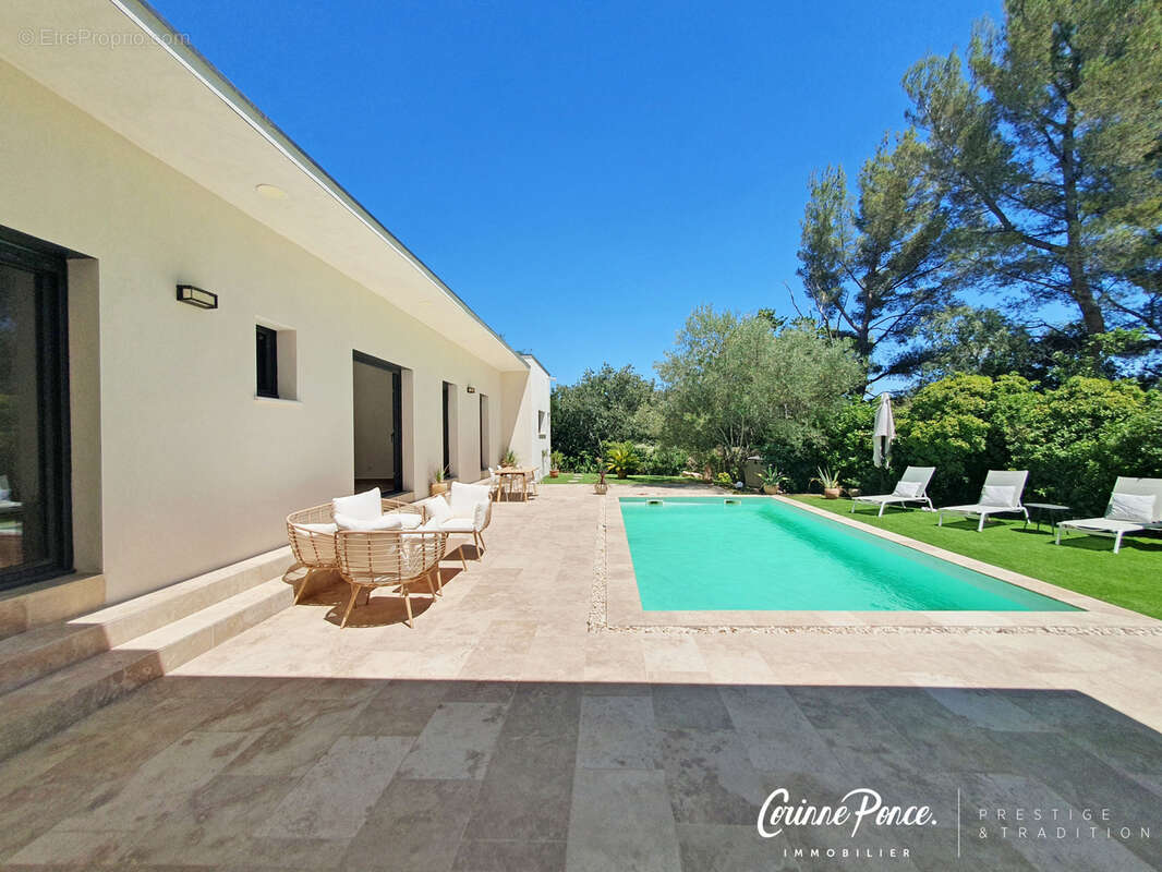 Nîmes, élégance contemporaine de plain pied Corinne Ponce immobilier - photo 3