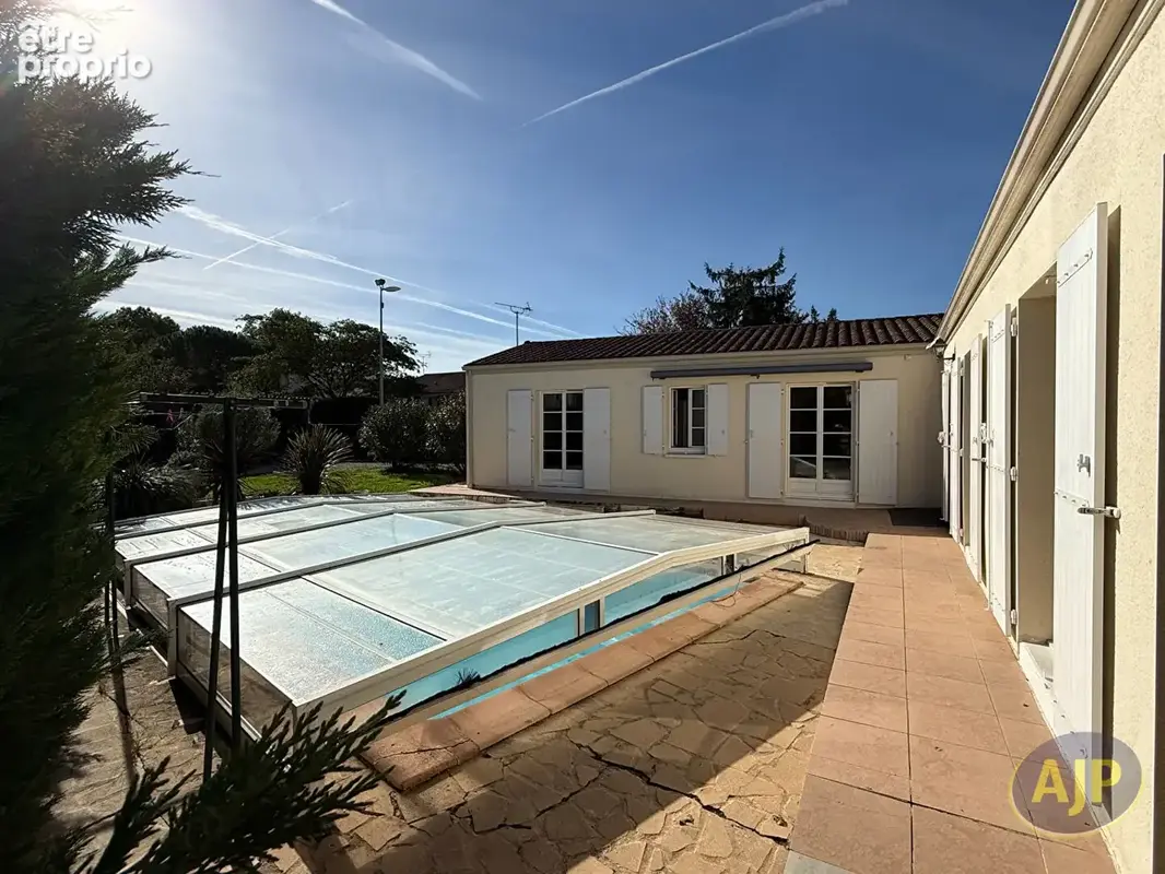 Saint-georges-des-coteaux  maison de plain-pied avec piscine - photo 1
