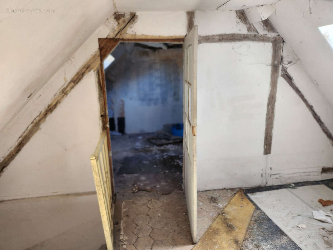 Maison à LA QUEUE-LES-YVELINES