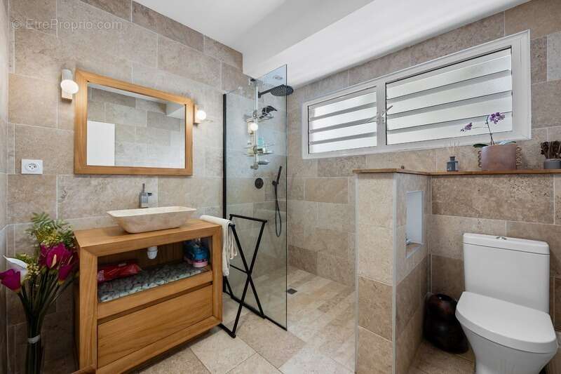 Maison à vendre 10 pièces SAINT GILLES LES BAINS (974) - photo 9