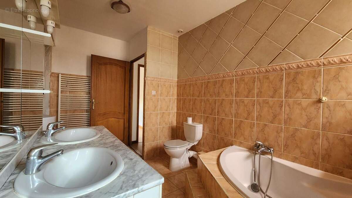 Photo 8 - Maison à MONTCEAU-LES-MINES