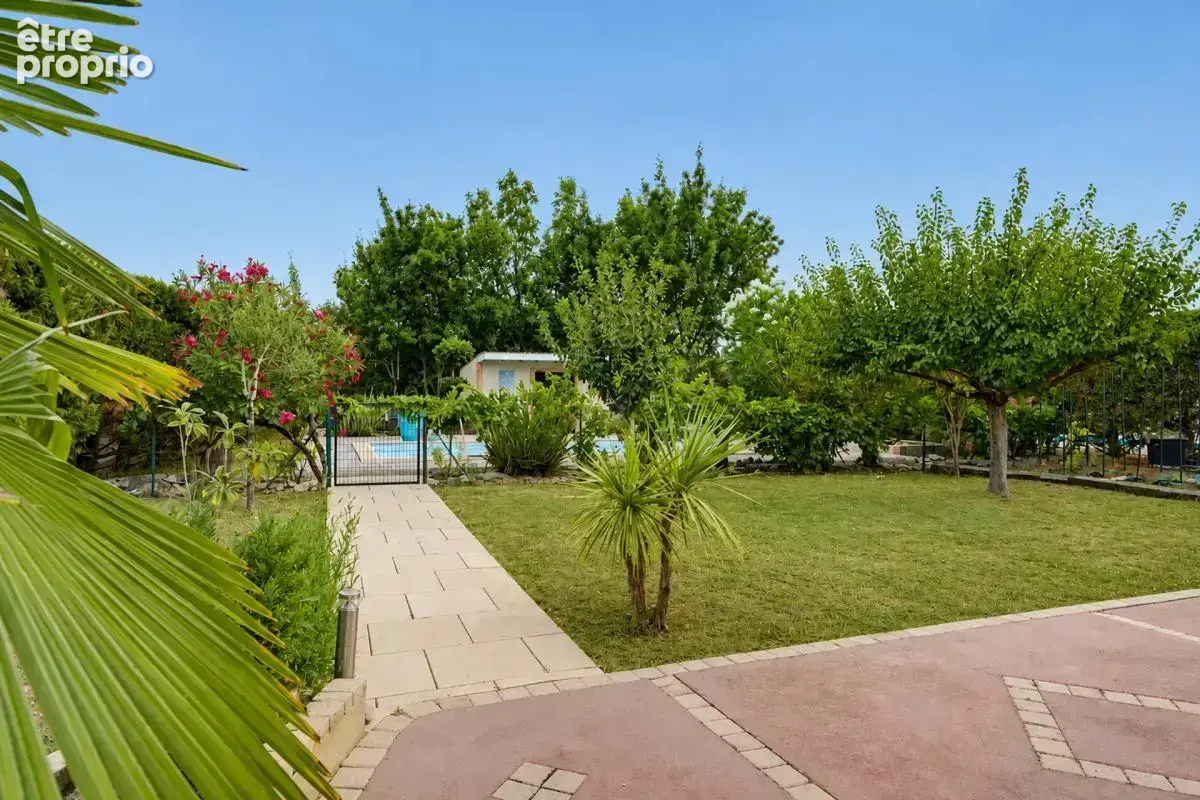 Laissez-vous séduire par cette villa de caractère - photo 2