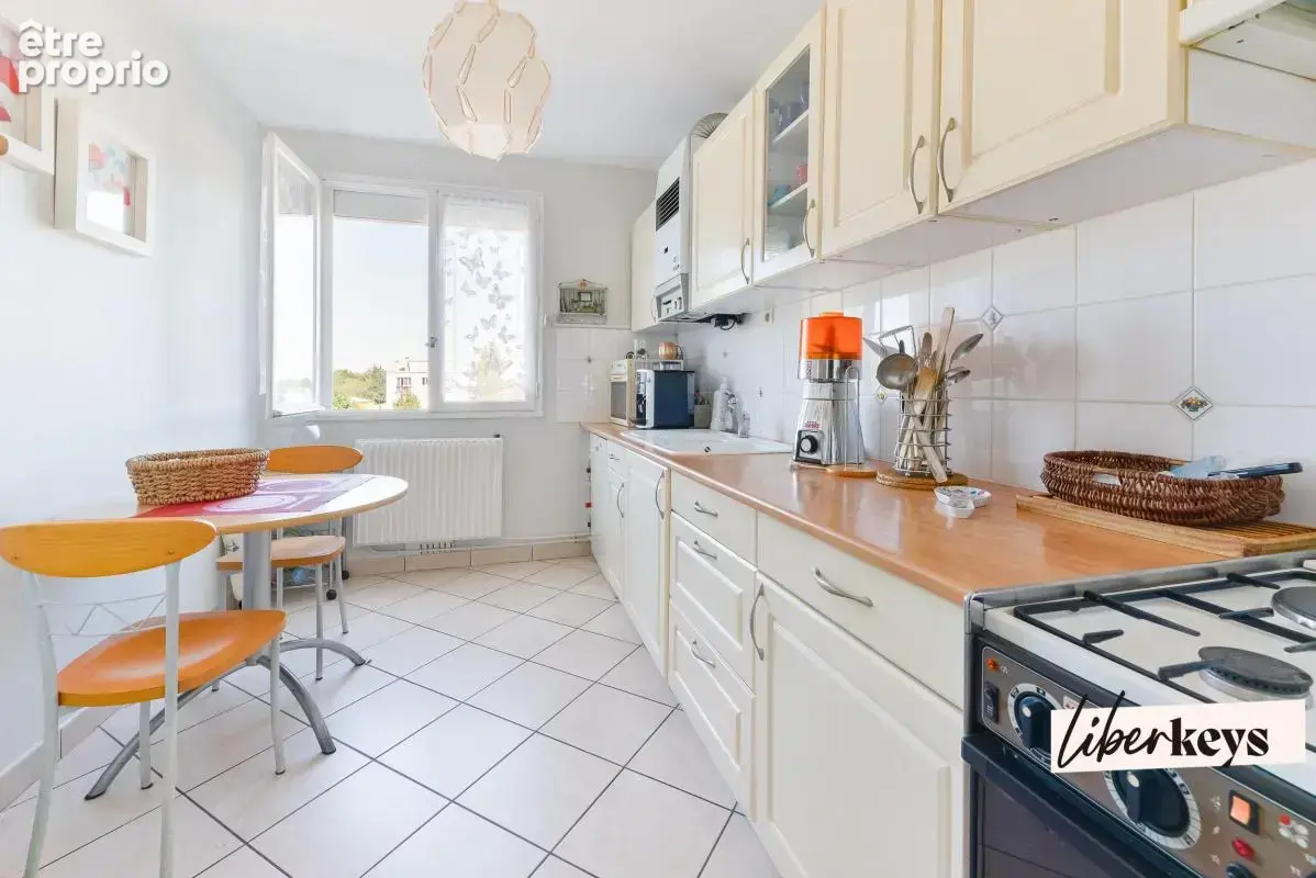 Appartement T4 de 77 m² avec balcon, cave et parking équipé - photo 4