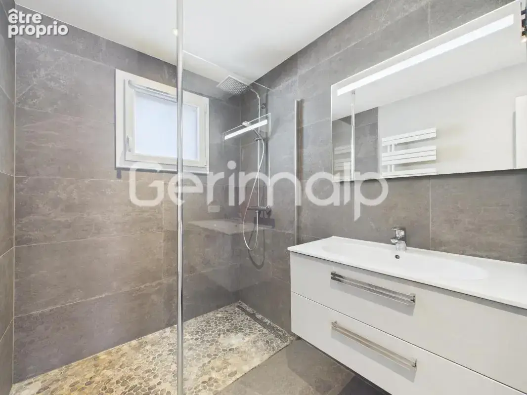 Vente - Appartement - 3 pièces + cuisine - 71 m² - 331 000 € - - photo 8