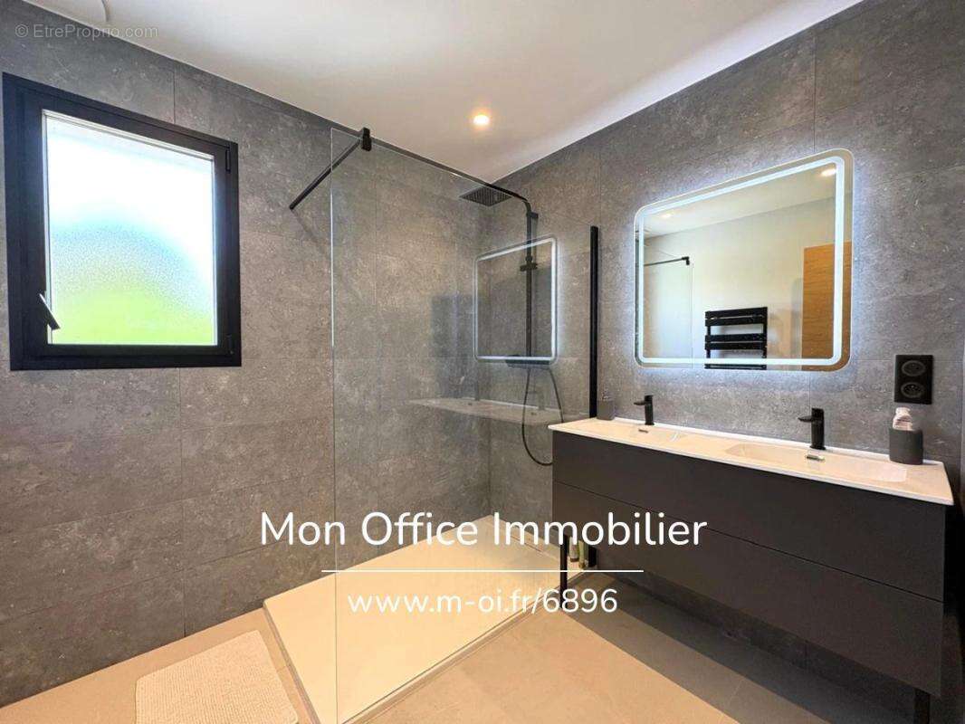 Maison à VENTABREN