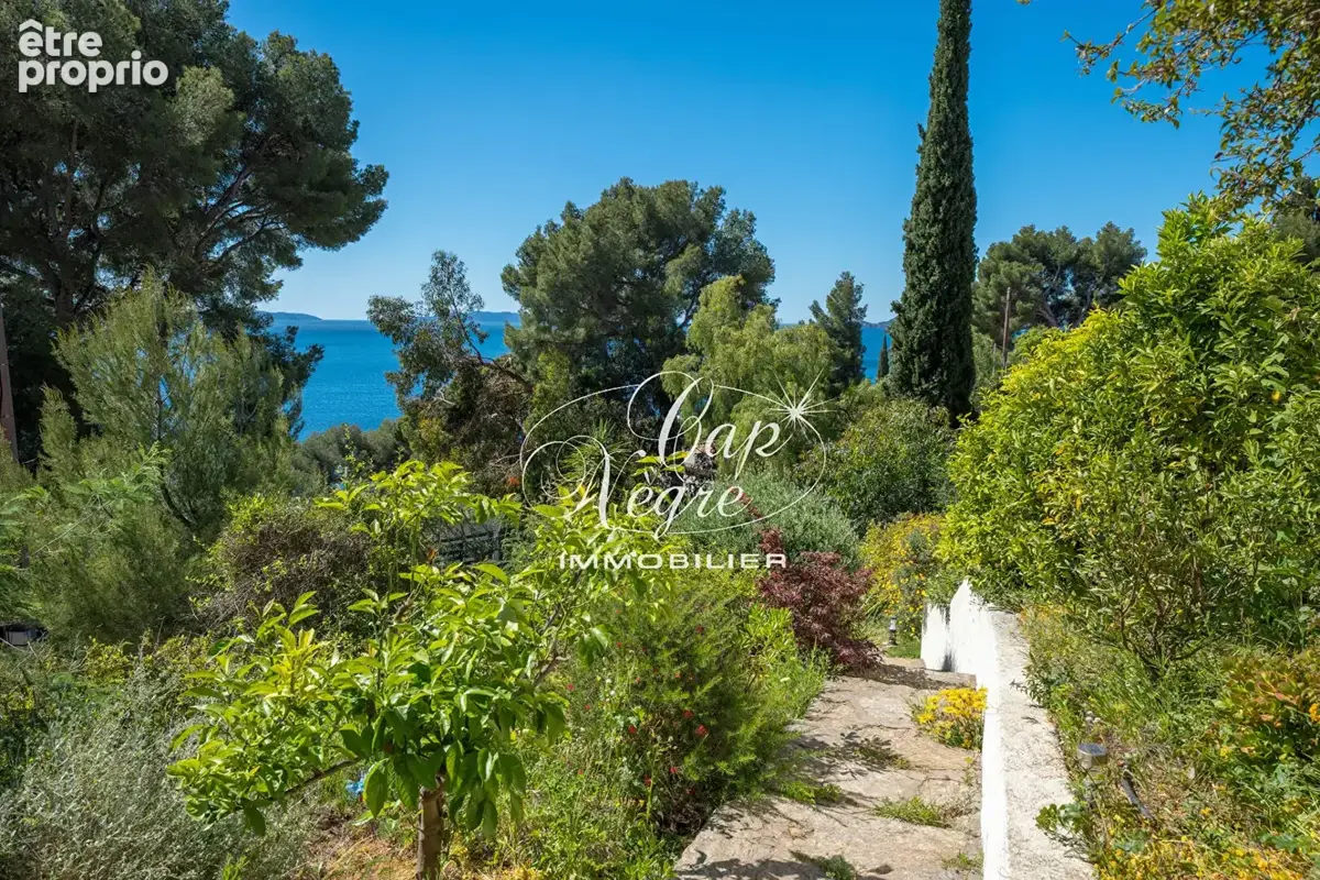 Villa 5 chambres avec piscine et vue mer située proche de l'une des plus belles plages du Lavandou - photo 18