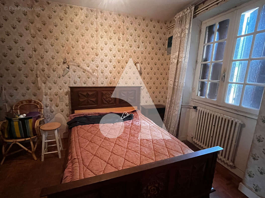 Maison à LACAPELLE-MARIVAL