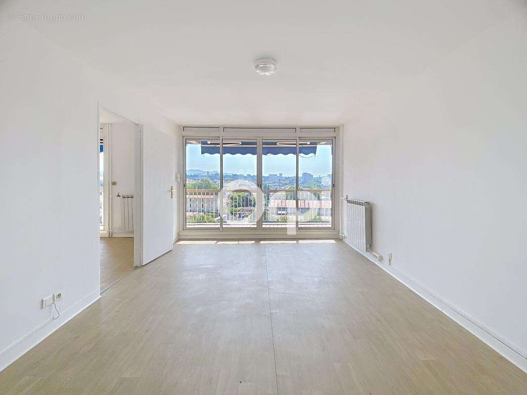 Appartement traversant avec vue mer et balcon à vendre - photo 6
