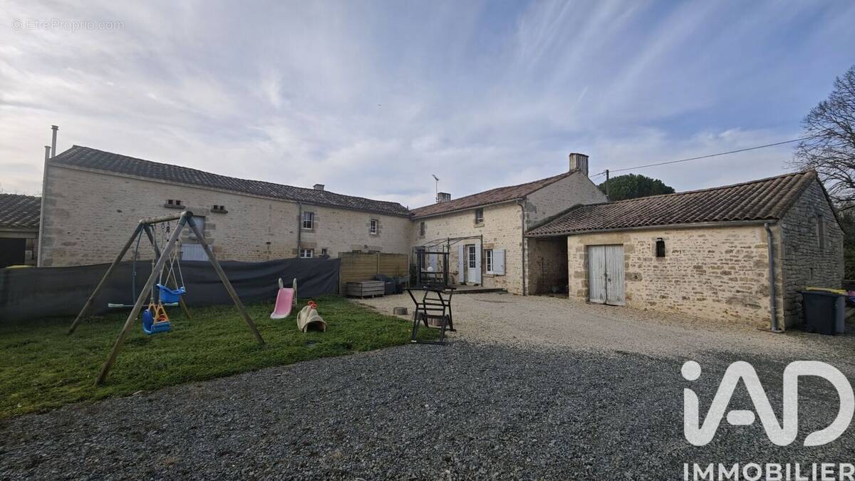 Photo 1 - Maison à SAINT-HILAIRE-DES-LOGES