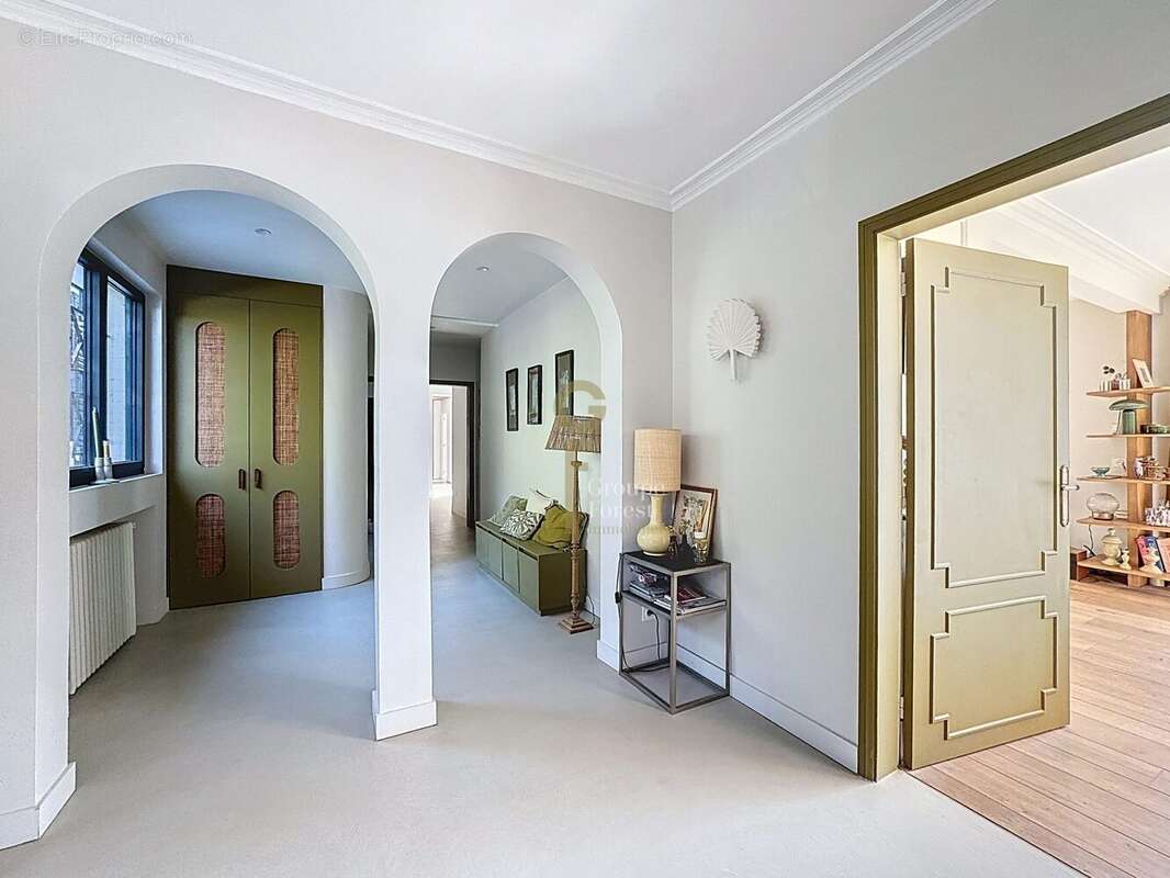 Maison 290 m² à Croix  - photo 5