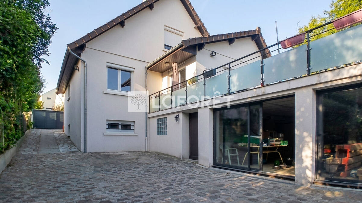 Maison à LINAS