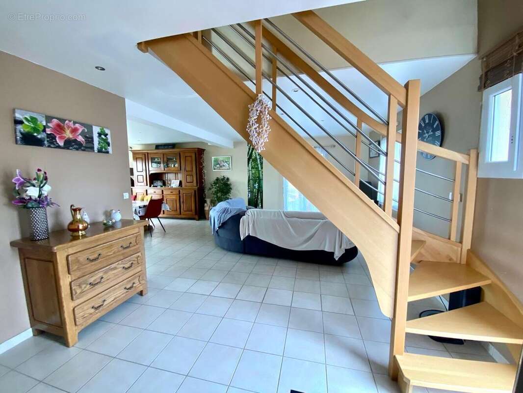 Maison à CONDE-SUR-VIRE