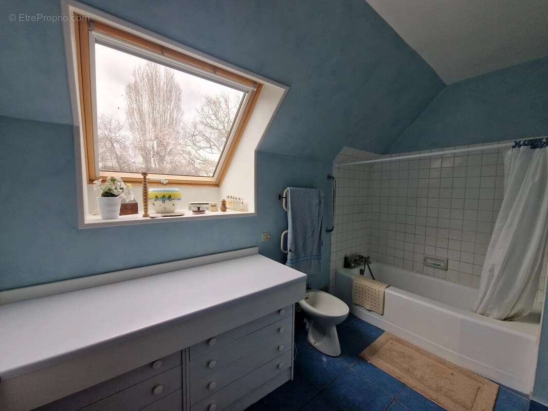 Maison 180 m² à Voisins-Le-Bretonneux  - photo 6